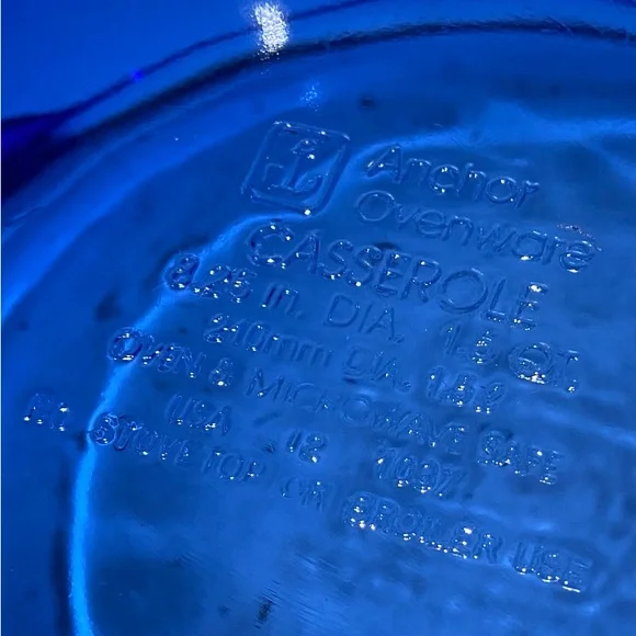 Vintage anchor hocking 1.5 quart casserole dish with lid in cobalt blue - Picture 6 of 6